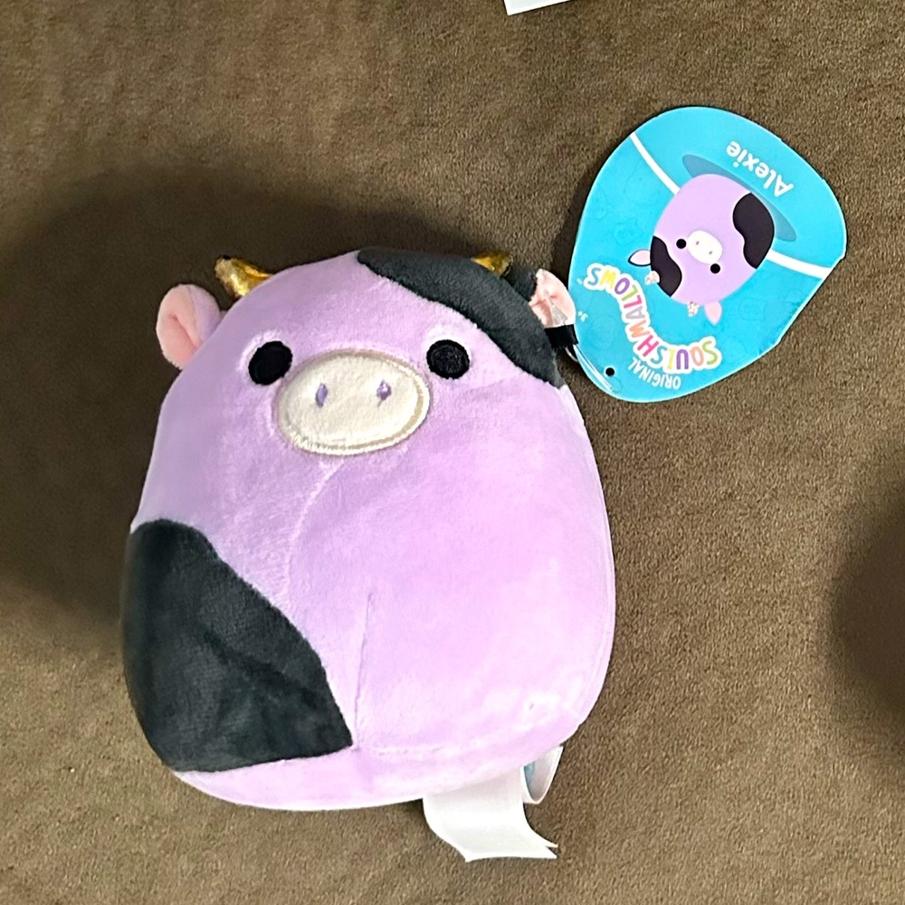 (NWT) Love’s Alexie the cow Squishmallow
